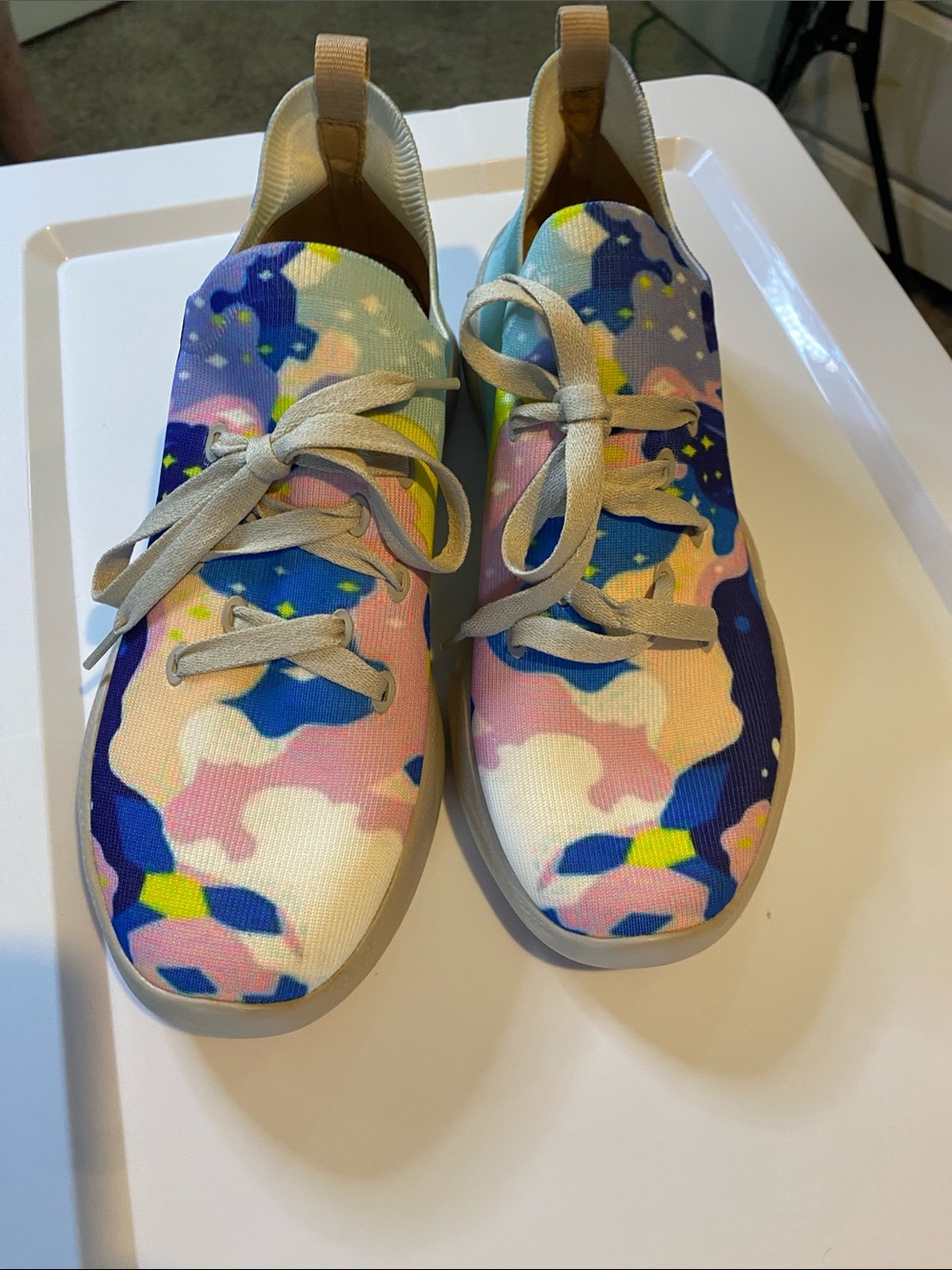 UIN Colorful Abstract Canvas Sneakers - Multicolor Walking Sneakers Size 10.